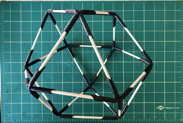 A geometric strut model on a cutting mat